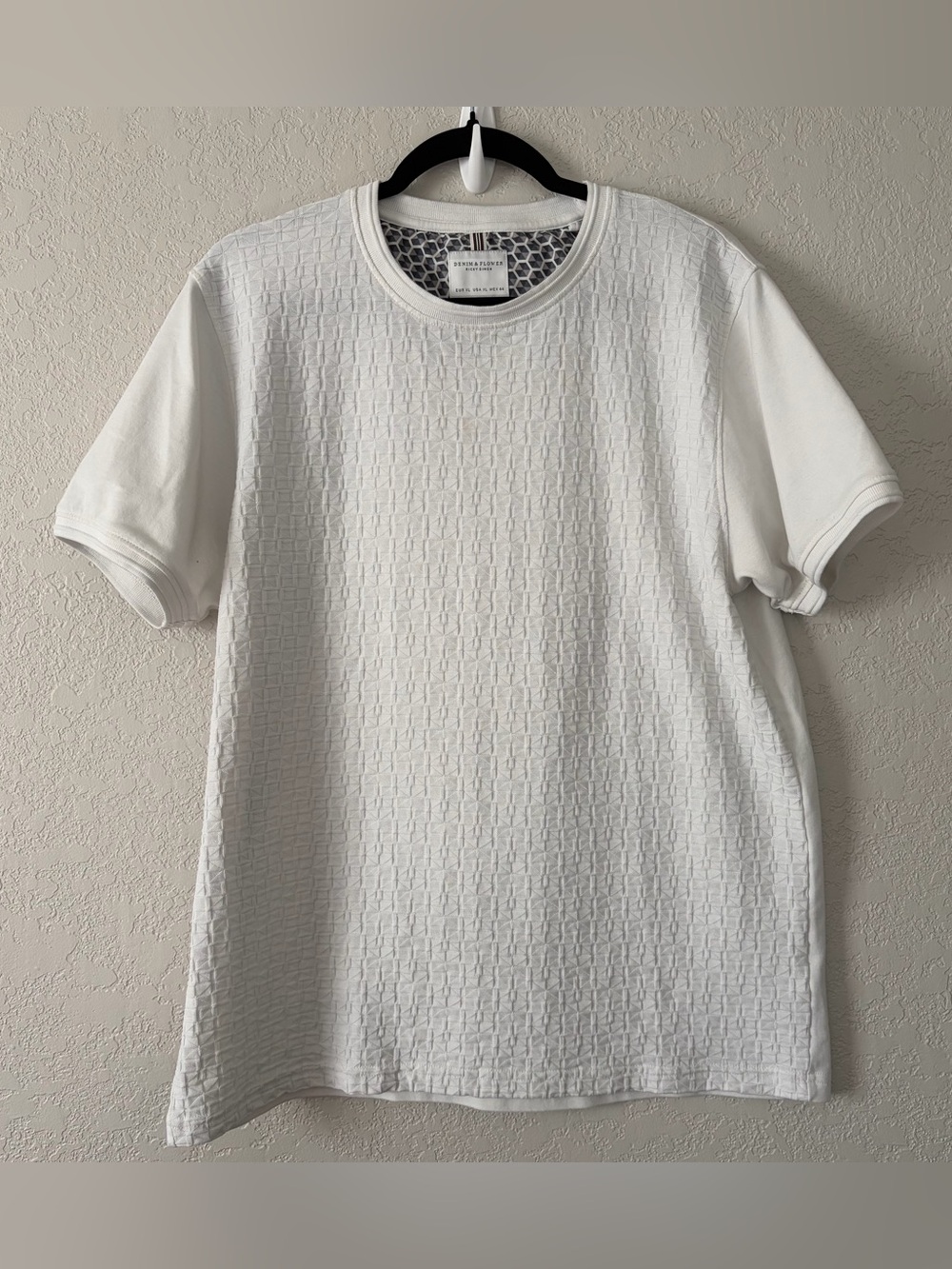 Denim & Flower Ricky Singh Men's Size XL White Textured Short Sleeves T-Shirt
